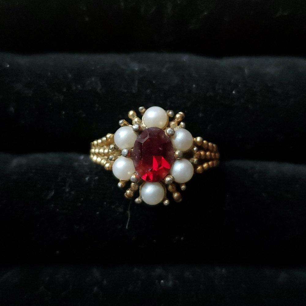 Vintage Avon goldtone ring